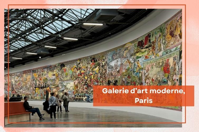 Exposition dans la galerie d'art moderne de Paris