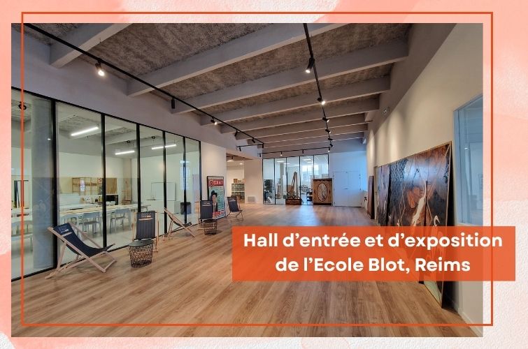 Hall d'entrée et d'exposition de l'école Blot à Reims